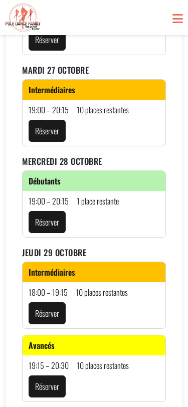 Sur son téléphone, Léa se connecte : le planning de la semaine